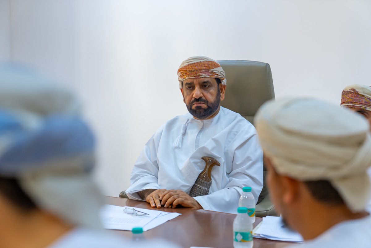 sjc_oman's tweet photo. 🔸الجمعية العمومية لمحكمة مسقط

عقدت الجمعية العمومية لمحكمة مسقط اجتماعها الثاني للعام القضائي 2026 برئاسة فضيلة الدكتور الشيخ محمد بن سيف  السعدي، قاضي المحكمة العليا ورئيس محكمة استئناف مسقط بحضور أصحاب الفضيلة رؤساء وقضاة المحاكم الابتدائية الواقعة في نطاق اختصاصها ومديري الدوائر بالادعاء العام لمناقشة الاستعدادات الخاصة بالعطلة القضائية للسنة القضائية 2026/2025م.

ناقش الاجتماع :
🔹تحديد الدوائر وإعادة تشكيلها خلال العطلة القضائية
🔸ندب القضاة وتحديد الإجازات
🔹مناقشة الجوانب التنظيمية والإدارية لتعزيز كفاءة العمل القضائي