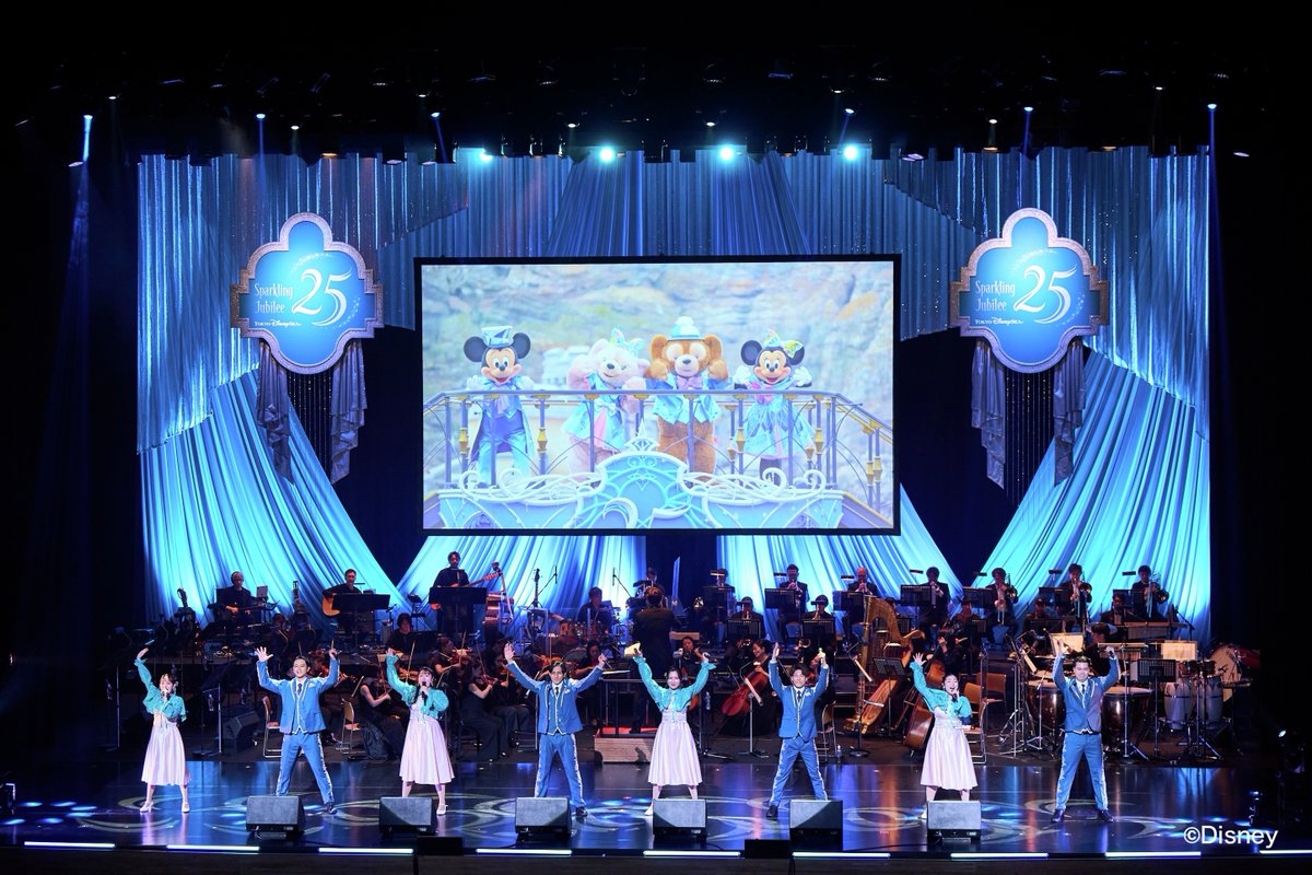 disneymusicjp's tweet photo. 高らかに鳴り響くファンファーレとともに開幕✨
⠀
#東京ディズニーシー25周年
#スパークリングジュビリーインコンサート 
⠀
25周年テーマソング
「カム・ジョイン・ザ・ジュビリー」から始まる
音楽の旅。
⠀
✨レジェンド・オブ・ミシカ
🎭ミステリアス・マスカレード
🪄ファンタズミック！
⠀
公演初日の様子は公式サイトにて
https://t.co/SQy8hkJLVY（外部サイト）