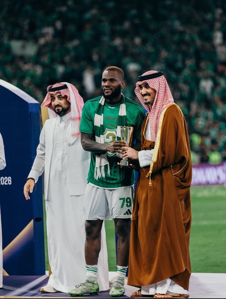 B16770Bdallh's tweet photo. عندي احساس انه سيجدد الرئيس 💚🔝 https://t.co/IGx5CDTLH8