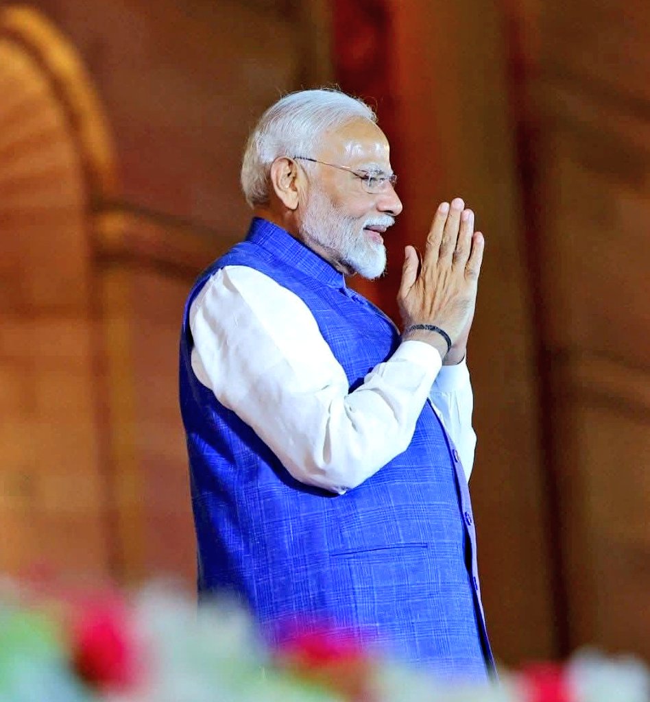 VijaySBainsla's tweet photo. 9 जून 2024 भारतीय लोकतंत्र की गौरवशाली यात्रा का एक ऐतिहासिक मील का पत्थर बन गया, जब आदरणीय प्रधानमंत्री श्री नरेंद्र मोदी जी ने लगातार तीसरी बार देश के प्रधानमंत्री पद की शपथ लेकर 140 करोड़ भारतीयों के विश्वास, आकांक्षाओं और विकसित भारत के संकल्प को नई शक्ति प्रदान की।

उनके नेतृत्व में बीते एक दशक में भारत ने विकास, सुशासन, आत्मनिर्भरता, नवाचार और वैश्विक प्रतिष्ठा के नए आयाम स्थापित किए हैं। आज भारत विश्व मंच पर जिस आत्मविश्वास और सामर्थ्य के साथ अपनी उपस्थिति दर्ज करा रहा है, वह प्रधानमंत्री जी की दूरदर्शी सोच, दृढ़ नेतृत्व और राष्ट्रहित के प्रति अटूट समर्पण का प्रतिफल है।

राष्ट्र प्रथम की भावना से प्रेरित इस यशस्वी नेतृत्व के 12 वर्ष पूर्ण होने पर प्रधानमंत्री जी का हार्दिक अभिनंदन एवं साधुवाद। उनके नेतृत्व में विकसित, सशक्त और आत्मनिर्भर भारत का संकल्प निरंतर नई ऊँचाइयों को प्राप्त करता रहे।

@narendramodi @PMOIndia @BhajanlalBjp @NitinNabin @blsanthosh @BJP4India @BJP4Rajasthan