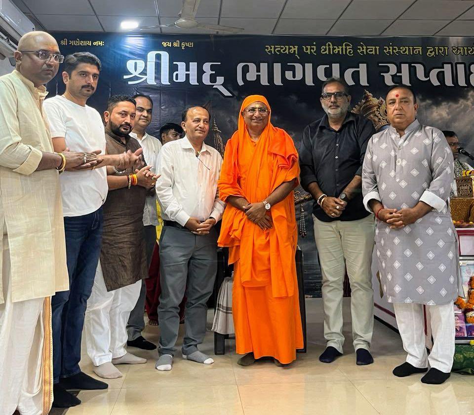 meetthackerbjp's tweet photo. રાજગોર સમાજ વાડી ખાતે યજમાનશ્રી નિકુલભાઈ ગોર અને એમના પરિવાર દ્વારા યોજાયેલ શ્રીમદ્ ભાગવત સપ્તાહ જ્ઞાનયજ્ઞમાં પદે દીપ પ્રાગટ્ય કરી હાજરી આપી કથાનો લાભ લીધો. https://t.co/6vRD8XEdfr