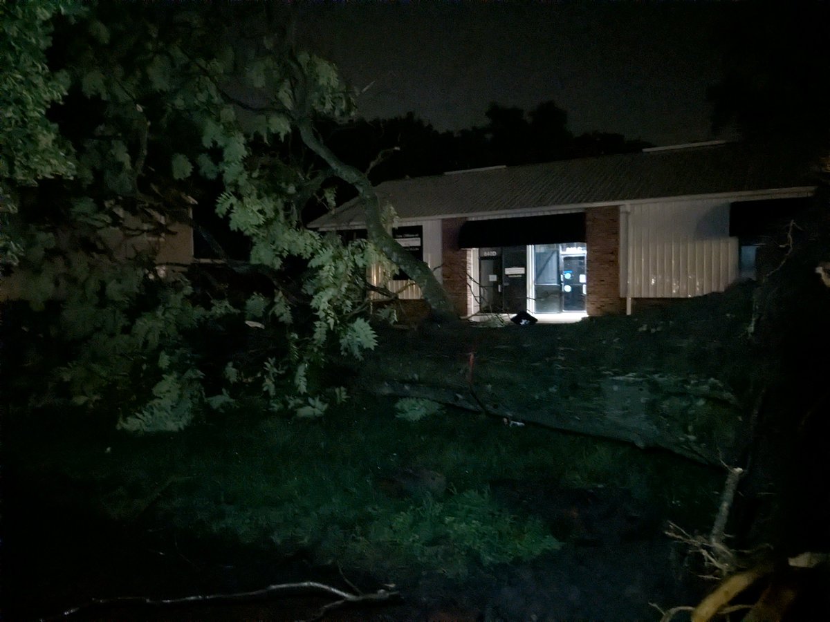 JPHX's tweet photo. Welp, hundred plus year old tree down at the commercial space at northeast corner of 9th and Connecticut and separately a large branch is blocking the southbound lane of Connecticut and 9th. #kswx #LFK https://t.co/ReI4ftuUuj
