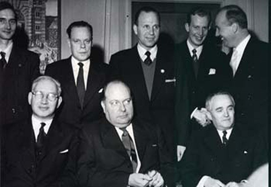 Chess_1946_1993's tweet photo. Gothenburg, 1957/58

Standing from left: Henrik Carlsson, Vilgot Olofsson, Leho Laurine, Yngve Aspström, and Ernst Åhman (09 June 1915 - 25 April 1981)

Seated from left: Viacheslav Ragozin, Gideon Ståhlberg, and Salomon Flohr.

https://t.co/PLwR3K3BSV 

#chess #ajedrez #schach https://t.co/bCnupe6rJc