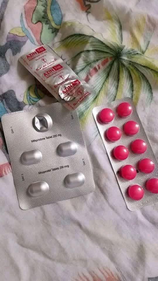 EricaSpotless's tweet photo. Found this in my niece bag what is this drugs for https://t.co/r00lQnZd8U
