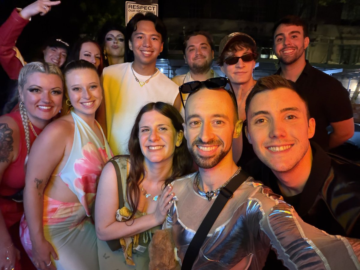 ChrisAntonacci1's tweet photo. The last soldiers remaining

goodnight Katycats of the world my heart is happy

-Chrissycat https://t.co/L3bxnQRCB3