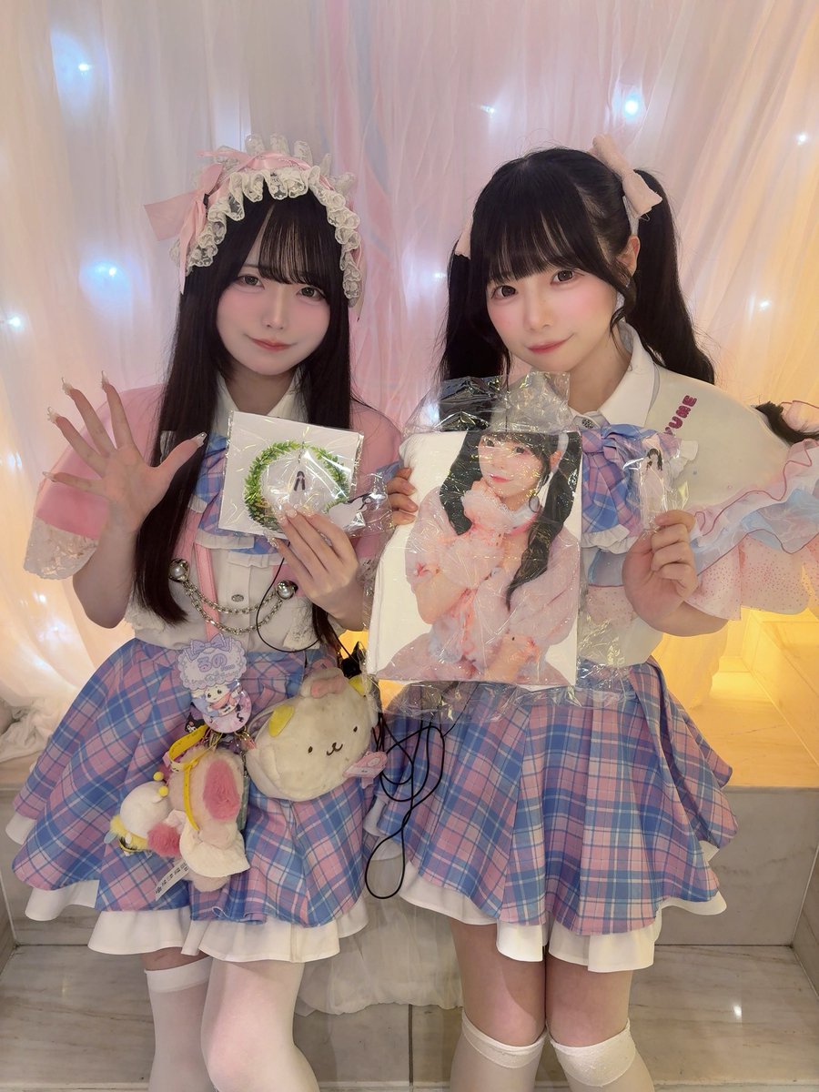 idolmagicF's tweet photo. 皆様いつもご入国頂きありがとうございます♡

🌳アニマル推しくじ🌳

B賞『オリジナルTシャツ』
D賞『ゆらゆらアクキー』
E賞『アクリルスタンド』

のご用意ができました❗️
大変お待たせして申し訳ございません🙇‍♂️

景品をお渡しさせて頂きますので、引換券をご持参いただきますようよろしくお願いいたします❗️