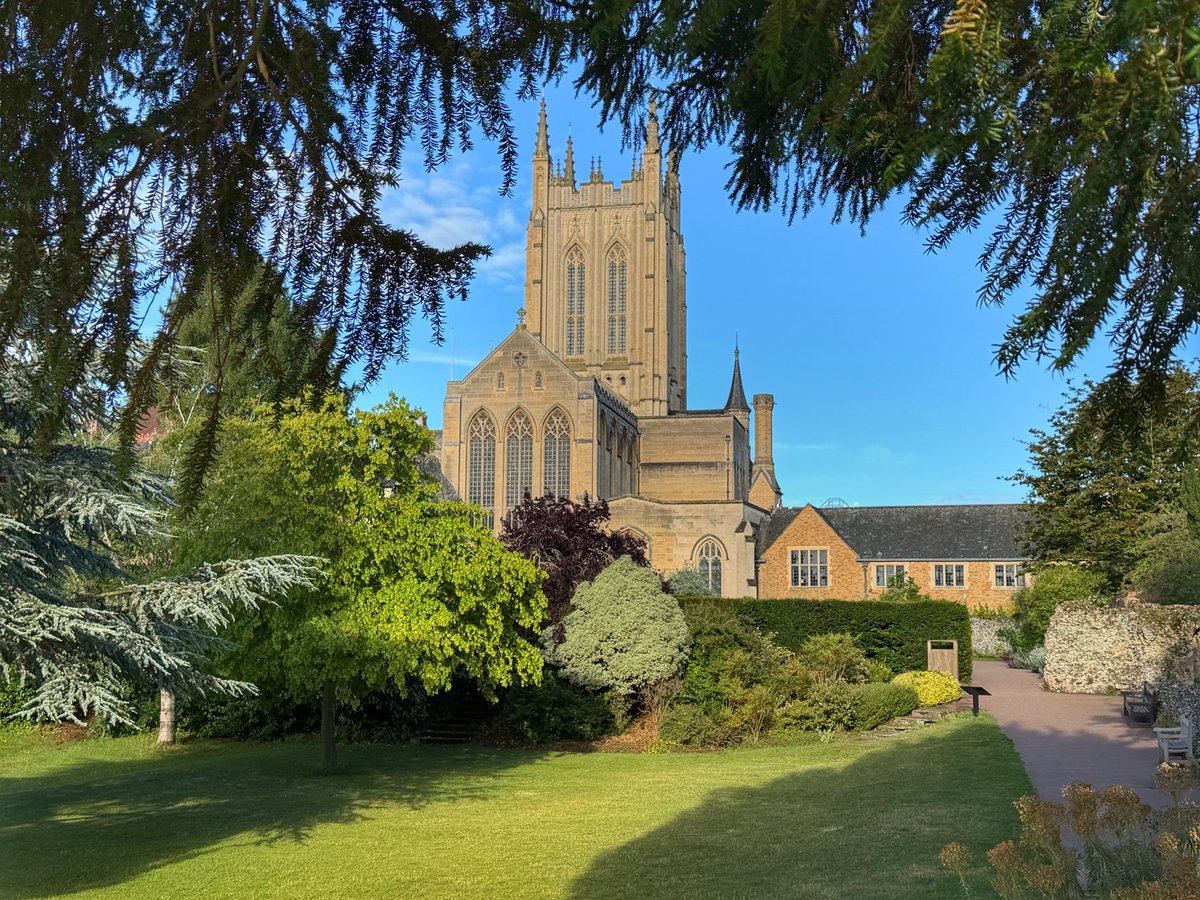 1_spence's tweet photo. Morning all! Cracking start to the day here weather wise 🌞 

A quick coffee in The Abbey Gardens before the start of another fun packed day…. Hmmmm🤪 https://t.co/WVTBdSRpG0