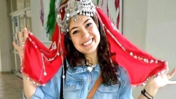 Merveyemenn's tweet photo. “Öğretmen oldum ben “ demişti Aybüke 
Unutmadık unutmayacağız 🇹🇷
#aybükeyalçın https://t.co/d0gAIyUHvV