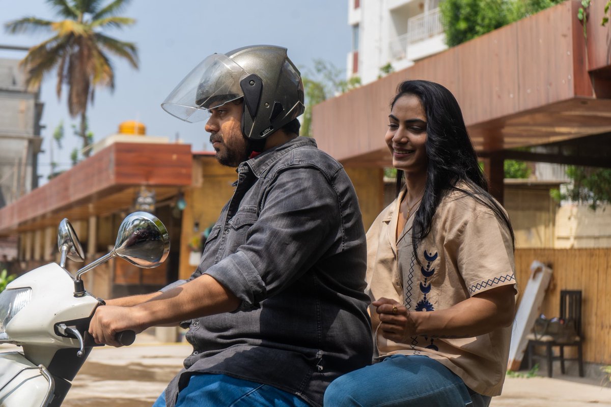 kayaldevaraj's tweet photo. #LightWeightBaby starring #VikkalsVikram and #AarthyKrishna is progressing at a rapid pace 🎬✨
60% of the shoot is completed with two major schedules wrapped in Chennai & Bengaluru. 🔥
A fun-filled romantic comedy directed by #KCGuruchannappa more exciting updates soon ❤️
#Sagarasandesh #Harishkomme
#Pramodkotian
#Saravanansubramaniam
@NaveenXpro_