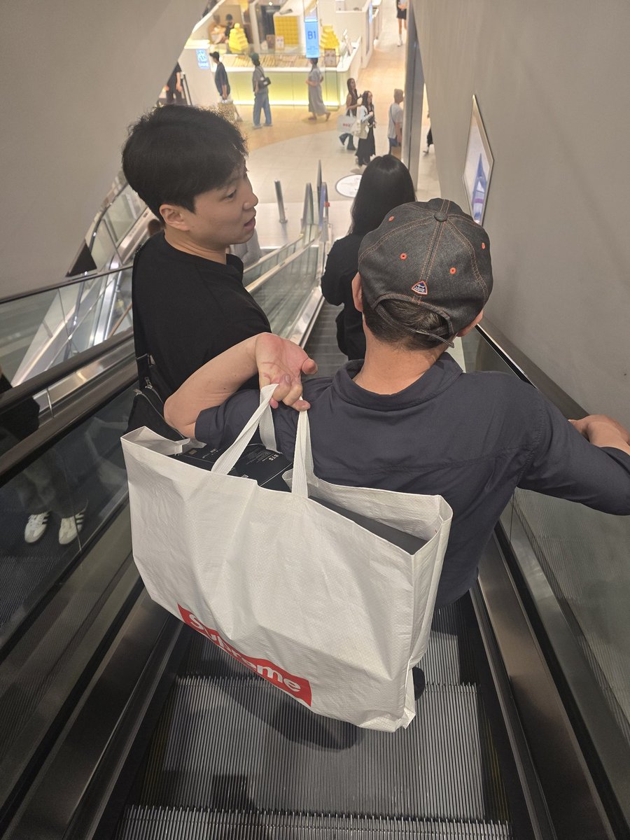 RMsBigAssBrain's tweet photo. More scalpers.😒 two dudes. Each a bag full of amibams😒 https://t.co/eysCEUWl9F
