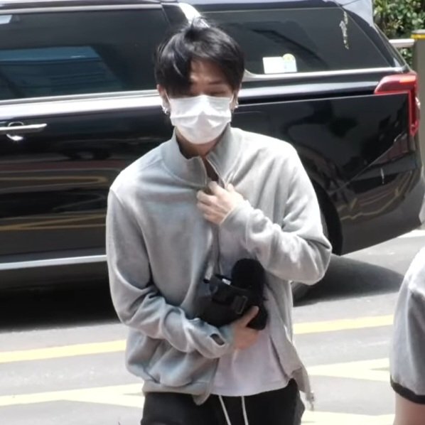 myeongiwa's tweet photo. jaehyun bringing his ankle brace..
knowing he still danced during viral performance yesterday really got me hsjsjsk
i hope he recovers well and doesn't push himself too hard. please get better soon, jaehyunie! ㅠ https://t.co/HUhxe9hh2u