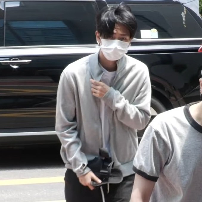 myeongiwa's tweet photo. jaehyun bringing his ankle brace..
knowing he still danced during viral performance yesterday really got me hsjsjsk
i hope he recovers well and doesn't push himself too hard. please get better soon, jaehyunie! ㅠ https://t.co/HUhxe9hh2u