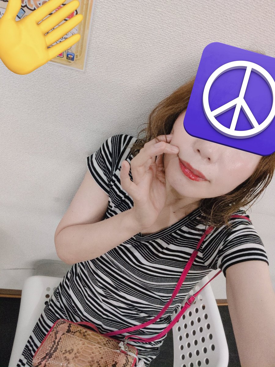otamapunk's tweet photo. 舞踏会にいけないけどめっちゃ肌に合うリップとチークをみつけたわ
💄✨(◍ ॑꒳ ॑◍)💓
けどオーディオインターフェースを買ったから買えないわ💸
白馬にのった王子様がきたら買うことにするわ🐴 https://t.co/wfKWhNJHfl