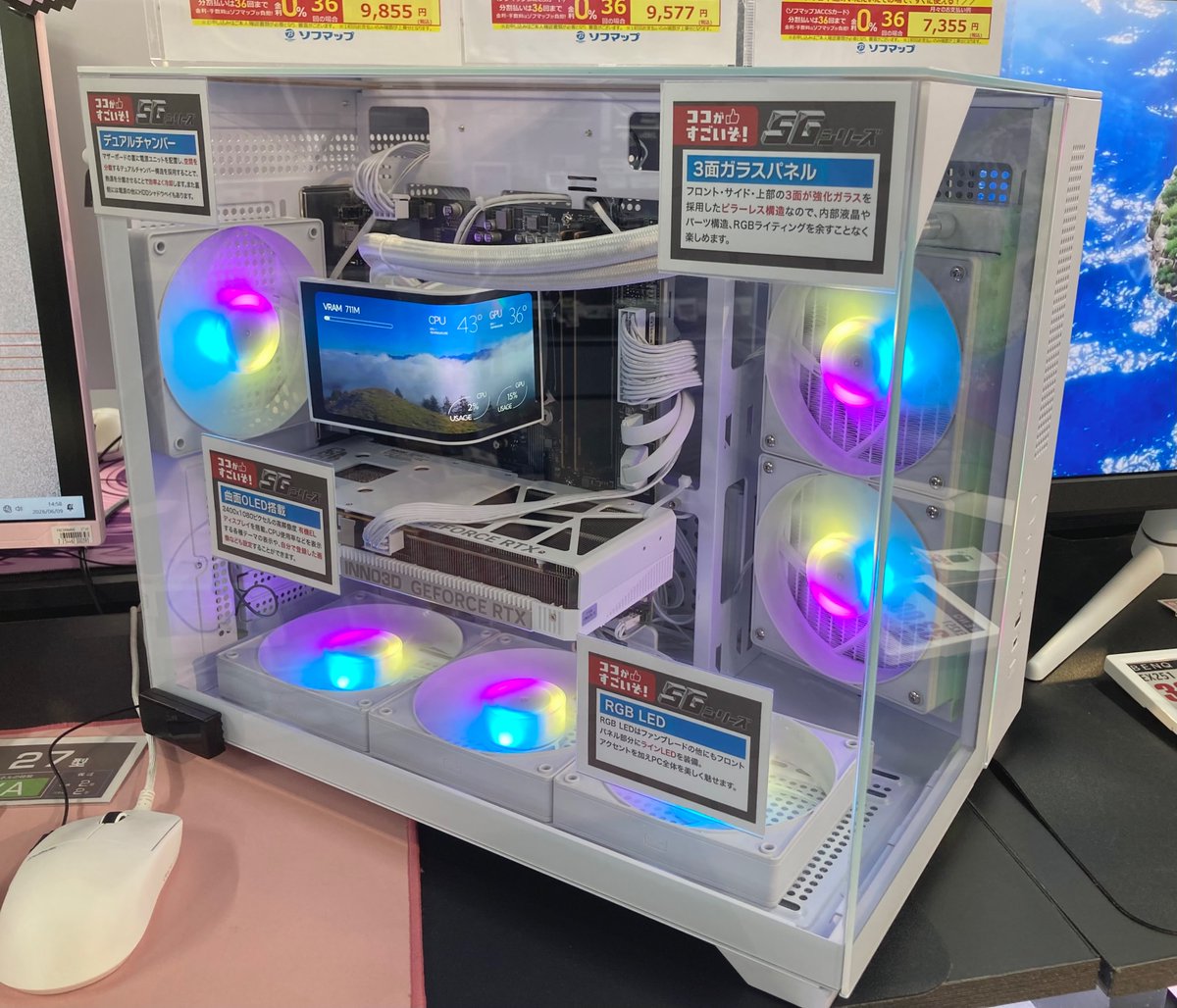 sofmap_namba's tweet photo. ＼白いPCお探しの方おすすめ／
#STORM ゲーミングデスクトップPC

SGL75FS5632G1WH/264,800円(税込)
SGL265KS96XTH32G1WH/344,800円(税込)
SGL78XDS5732G1WH/354,800円(税込)

曲面液晶水冷×ピラーレスで人気のSGLシリーズ‼️
上記3機種は本日お持ち帰りOK🙆‍♂️
その他性能モデルも注文受付中です https://t.co/0xK6YDZJFy
