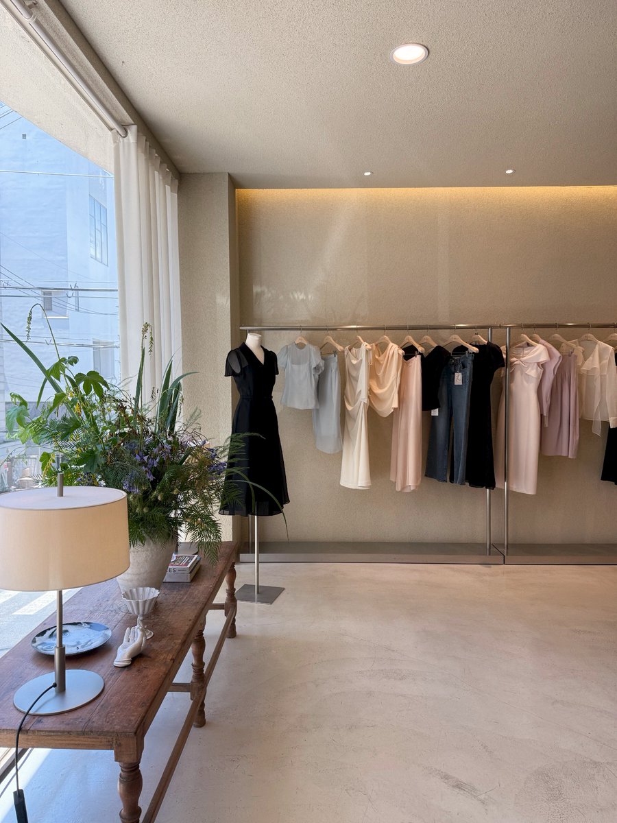 Toebeansgmg's tweet photo. 上品なお洋服を買うならここ🫪
📍BAU by Bride And You
有名だけど清潭洞の고센近くにあって、高品質なのに割と手が出やすい値段で韓ドラに出てくるセレブ達の衣装でもよく使われてるꯁ.̮ꯁ デニムに合わせる為にあえて甘すぎない黒のトップスをゲット👖♥︎︎ᯐ https://t.co/crWt7qCmLZ