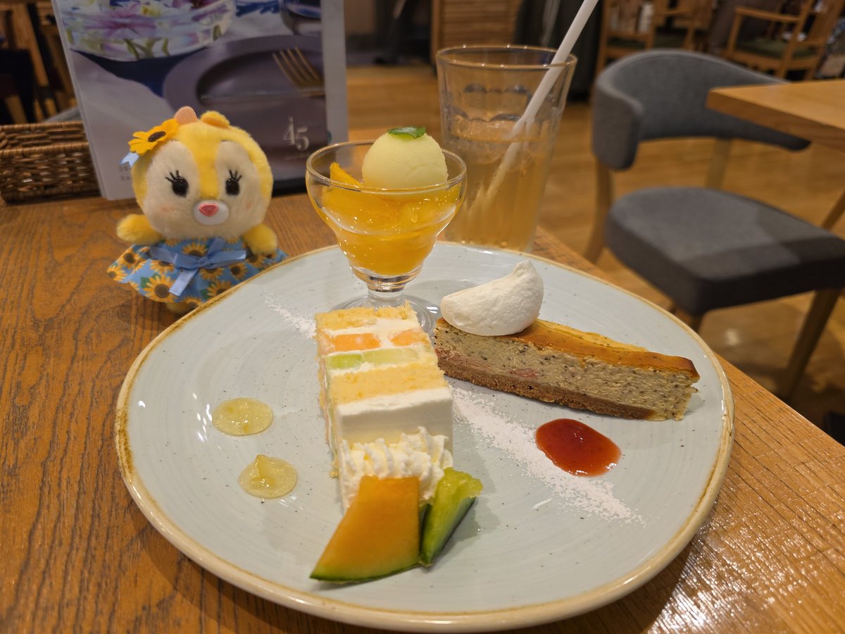mnts5's tweet photo. ひまわりちゃんとランチ☺🌻
おでかけたくさん連れていきたい！

#クラリス
#うるぽちゃ https://t.co/bEEbZhDPI3