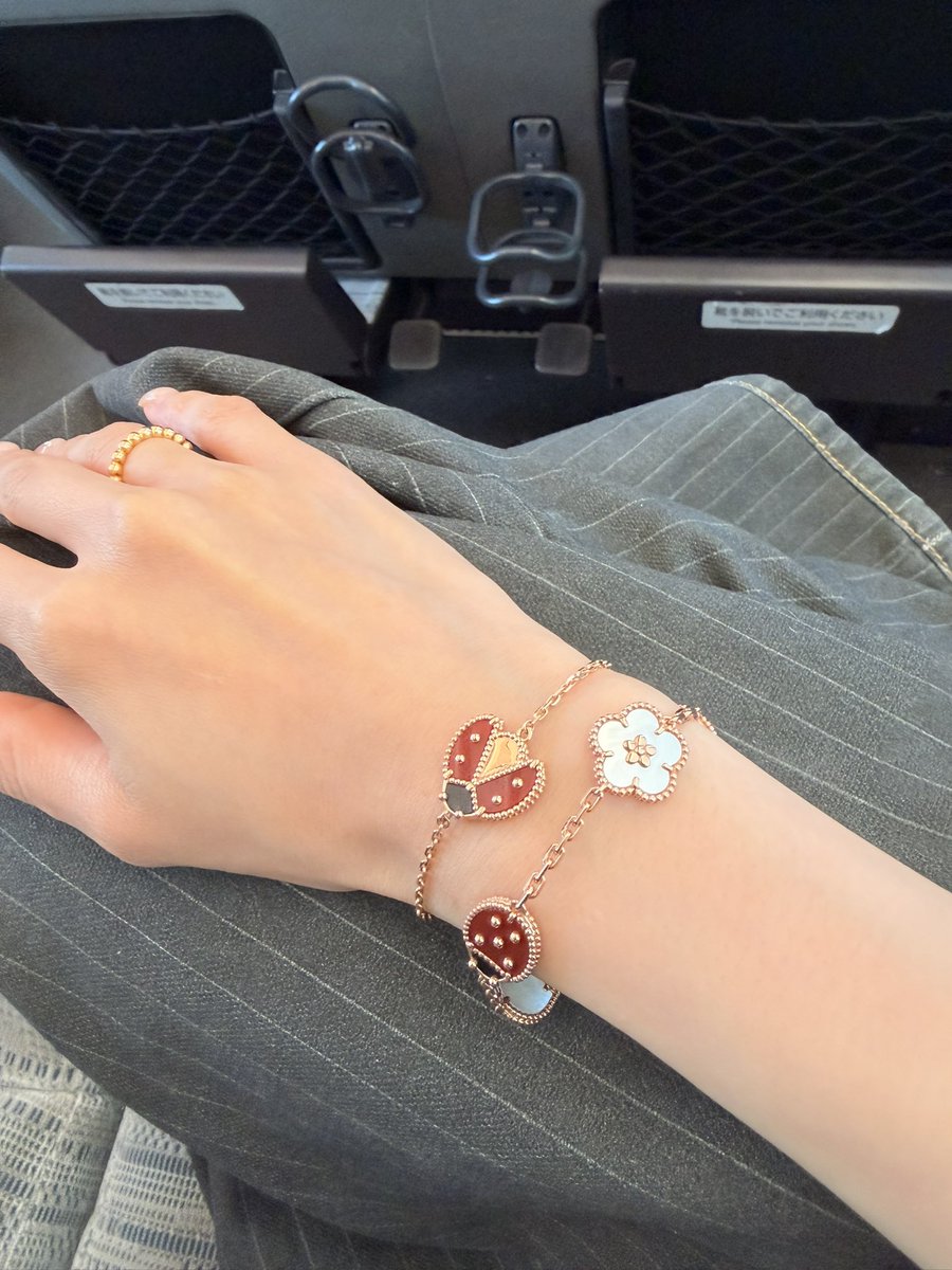 meeeeee0808's tweet photo. ラッキースプリングはテンションあがる🍀ヴィンテージアルハンブラのオーダー早く届いて欲しいなぁ。暇だ。 https://t.co/6rFx0Np8Ab