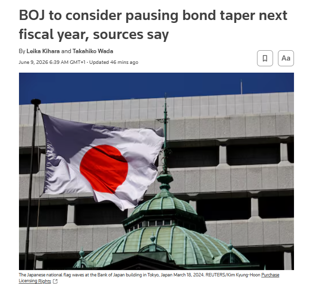 GonzaloCanete's tweet photo. 🇯🇵 TENSIÓN EN EL MERCADO DE BONOS JAPONÉS

🏦 El Banco de Japón (BoJ) considerará pausar su reducción de compras de bonos el próximo año fiscal, mientras revisa su plan de ajuste cuantitativo (QT).

📊 La junta está dividida: unos quieren pausar para reducir la ansiedad de los inversores; otros prefieren seguir disminuyendo las compras para gestionar el enorme balance del BoJ.

📅 En su reunión del 15-16 de junio, el BoJ discutirá su taper de bonos (actualmente reduce las compras mensuales en 200 mil millones de yenes, unos 13 mil millones de dólares).

💰 El BoJ posee unos 530 billones de yenes en bonos gubernamentales (49% del total emitido). El vencimiento natural de los bonos reducirá sus tenencias hasta en 50 billones de yenes al año.

📈 El BoJ planea subir su tasa de política a corto plazo al 1% desde el 0.75%.

GRÁFICOS: La prima del bono a 10 YR de Japón se ha disparado más de un 1000% desde 2023!!

#Japón #BoJ #Bonos #Taper #PolíticaMonetaria
