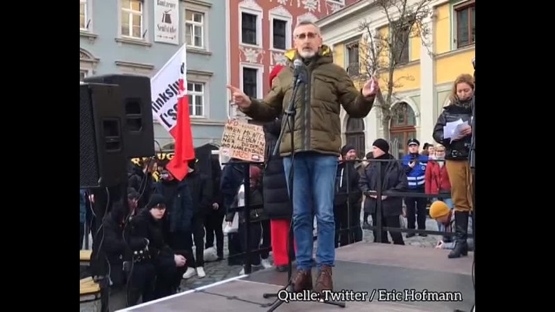 Wanzenbart's tweet photo. @HagelManuel Fragen sie ihre Kollegen .Ihr arbeitet doch schon Hand in Hand .551 Fragen hab ich . https://t.co/i6InraKoaZ