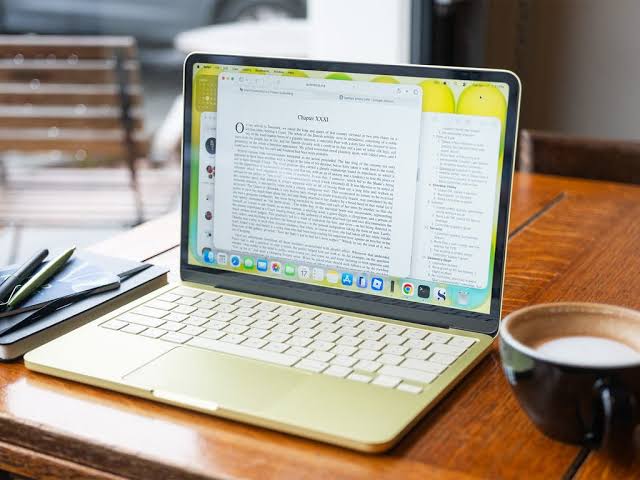 slide_In_4_free's tweet photo. Your girlfriend that goes to welwitchia doesn't know what a MacBook is... https://t.co/Lh0hWQ3AjS