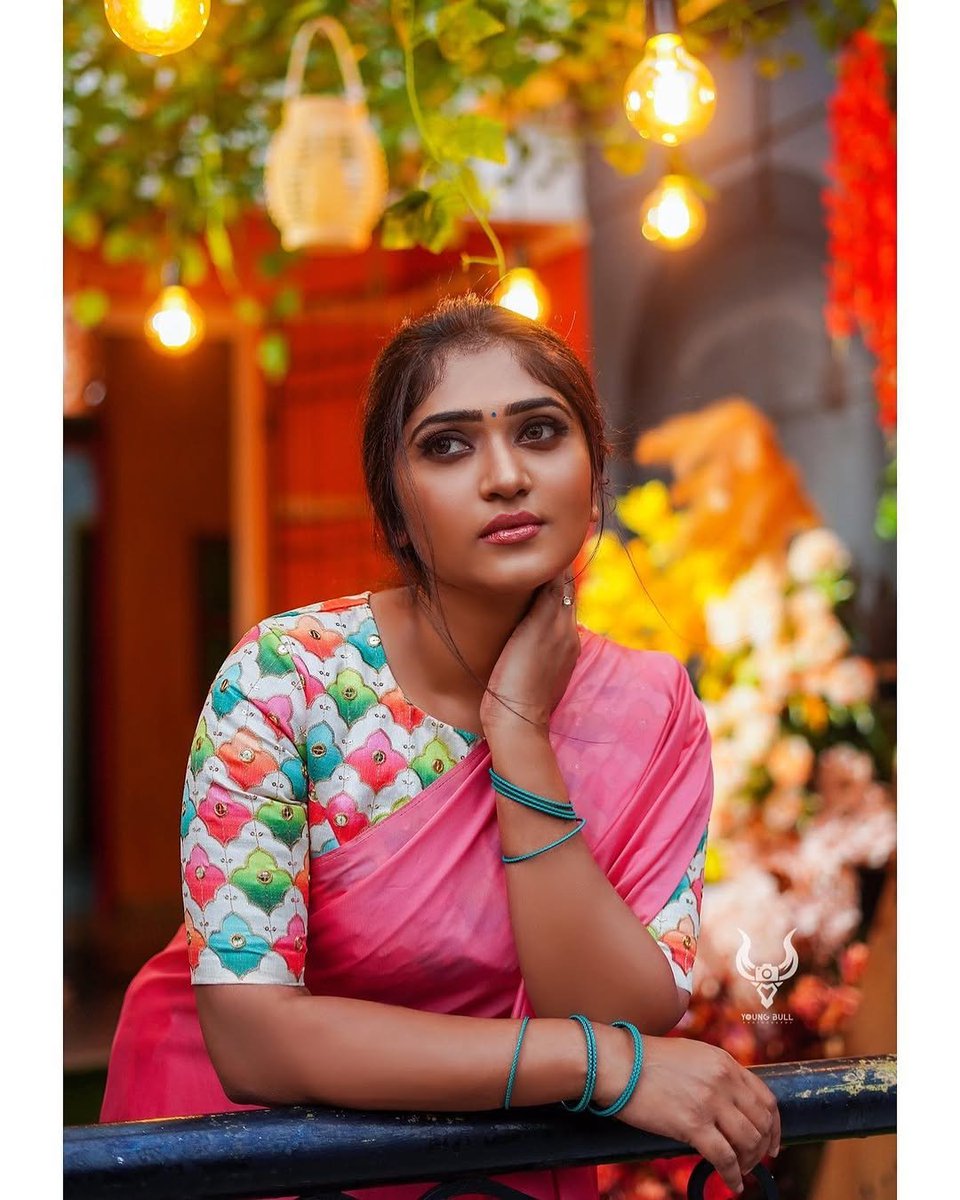 Saravanan115191's tweet photo. என்ன?
இத்தனைக்குப் பிறகும் எப்படி வாழ்கிறேனா?
ஏன் வாழமாட்டேன்?
தோற்றதற்கெல்லாமா 
சாவார்கள்..💫 https://t.co/Z3k6O9LhmH