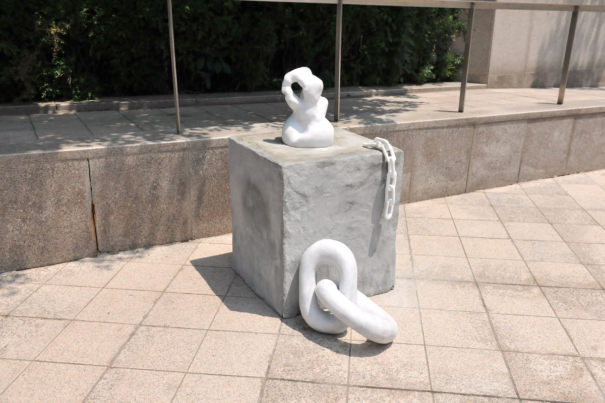 KMU_tweet's tweet photo. 🗿 2026 국민대학교 예술대학 미술학부 입체미술전공 야외조각전〈DDDA: 디디다〉

캠퍼스를 거닐다 마주하는 특별한 예술.

📍장소: 예술관 앞 야외공간
📅기간: 2026.06.02.(화) ~ 06.23.(화)

#국민대학교 #국민대 #KMU
#야외조각전 #DDDA #디디다 #입체미술 #예술대학
#Kookmin #university #korea https://t.co/LcdIXfFdK3