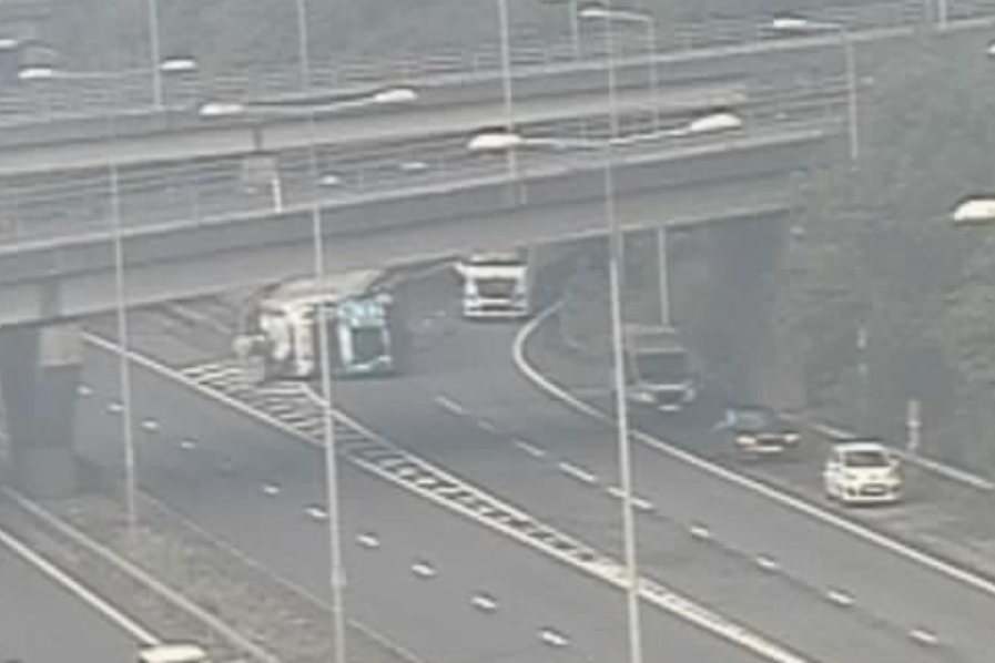 Essex_Travel's tweet photo. M11 (J6) / M25 (J27) – overturned lorry   on the M11 Northbound entry slip road form the M25 – Slip road BLOCKED and slow   traffic on approach https://t.co/i4aRjMj7A6
