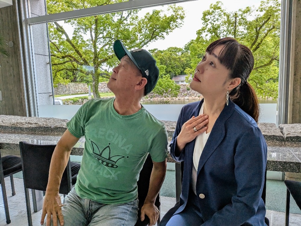 rccradio's tweet photo. ＼ #ごぜん様さま 水曜日 ／

🌻横山バーバラコンビ👒
📻今日も果実みたいな🍑✨
🗣️フレッシュトークでニヤリ😙
👂🏻知恵袋・・・父親とは❓

＿＿＿＿＿＿＿＿＿＿
🍒🫐果物語🍍🥝
￣￣￣￣￣￣￣￣￣￣
■子どもの頃、実の大きなブドウといえば「巨峰」でした。でも種があったので面倒くさくてあまり食べませんでした。今は種があるブドウのほうが珍しくて、袋にわざわざ「種ありブドウ」って書いてありますよね。
■子どもが小さい頃、家族でりんご刈りに行きました。取ったリンゴは食べ放題なので、元を取ってやろうと思い一生懸命食べました。やはり欲張るのはよくないですね。すぐに食べ過ぎでお腹を壊してしまいました。
■子供の頃、バナナをモリモリ食べていると、「昔はバナナは高級だった。もっとありがたく食べろ」とよく言われました。好きに食べさせてよ。
等々、みなさんのエピソード🙋🏻‍♀️
まってま～～す💌
🚗@rccradiocar
📨 gozen@rcc.net
📱 #radiko https://t.co/QW93d5U1Yw