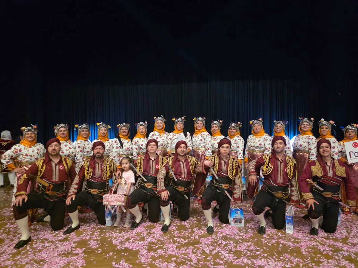 PolatliBeltr's tweet photo. #pohot 🏟️
Polatlı Belediyesi Halk Oyunları Topluluğumuz (POHOT) Isparta'da gerçekleştirilen Uluslararası Isparta Gül Festivali kapsamında düzenlenen birbirinden farklı etkinliklerde sahne alarak her yıl olduğu gibi Ankaramızı ve Polatlımızı başarıyla temsil etti. https://t.co/cwmZGBOKku