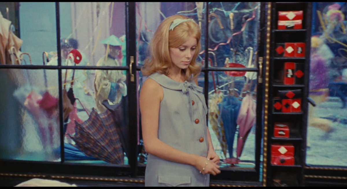 vvsf76's tweet photo. the umbrellas of cherbourg☂️(1964) dir. jacques demy https://t.co/W7lzTHOjOk