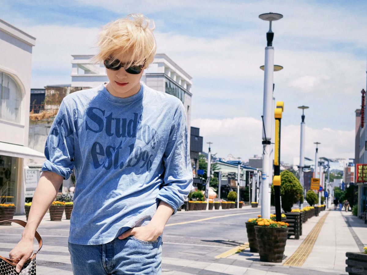 Nevertheless289's tweet photo. นายแบบสุดหล่อ ช่วงนี้จะหาตัวได้ตามแบรนด์แฟชั่นนะคะ
AcneStudios｜展轩 展轩这套街头风穿搭太戳我了！但最... https://t.co/5qKi7HvodZ 
#ZhanXuan #จ่านเซวียน 
#ZhanCheng #XuanXuan https://t.co/HS9IJxMbCF