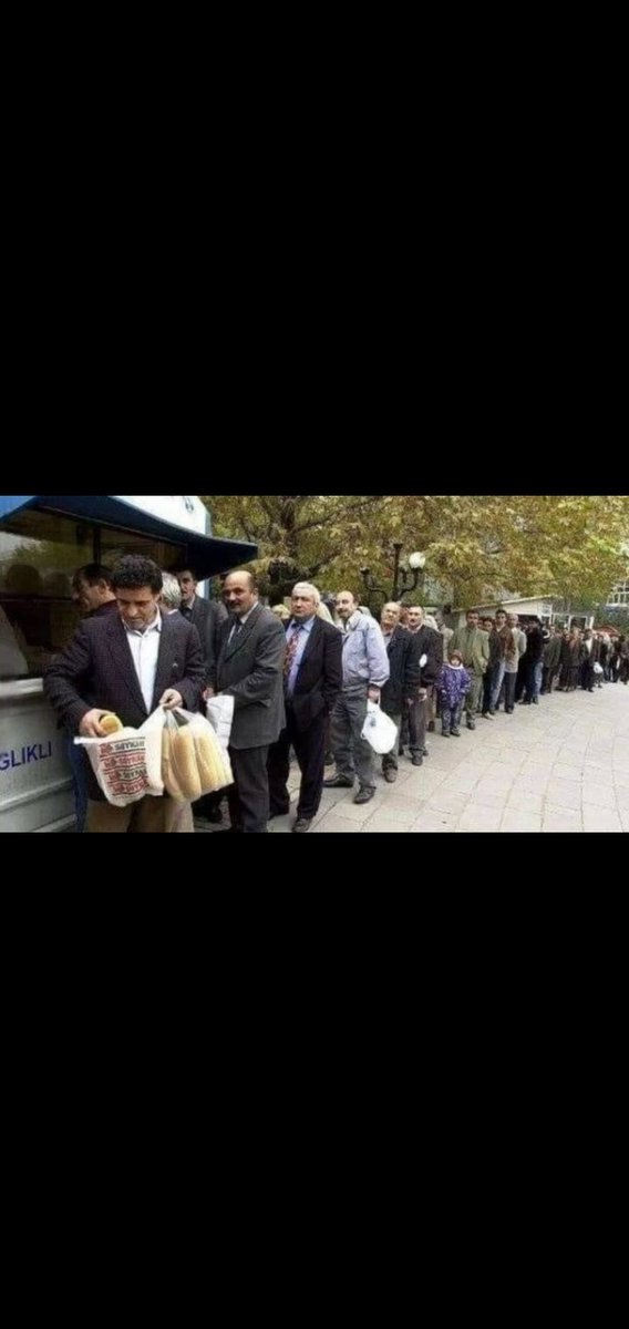 MikroMusa4646's tweet photo. @_Devletci_ Bizim mahallenin Muhtarı Ülkeyi Erdoğan'dan daha iyi yönetir

Erdoğan 24  yıldır Devleti deneme yanılma yöntemiyle Yönetiyor
Devleti deneme Tahtasına çevirdi 

Sonuç
Devletin tüm kurumları Çökme noktasına gelmiş
Ülke de 10 milyon göçmen Var

EKONOMİ KRİZDE MİLLET PERİŞAN https://t.co/Js1EqpLgtR
