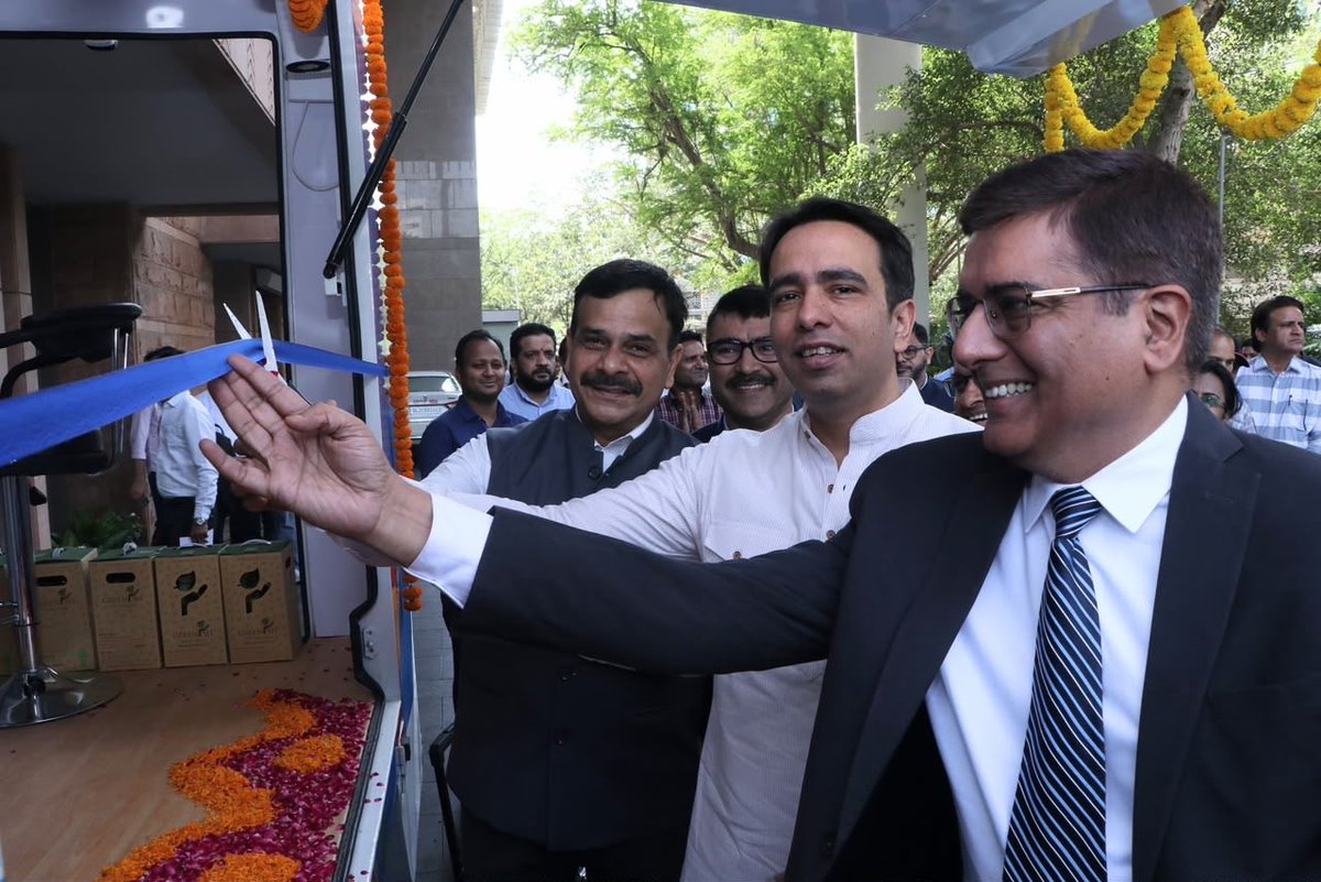 jayantrld's tweet photo. Flagged off Solar Community Hubs, launched in partnership with @NSDCIndia and @DellTech, to bring digital learning, AI-enabled skilling, and employability opportunities closer to youth and communities across India.

Access to skills is access to opportunity!

#SkillIndia #DigitalInclusion #FutureOfWork