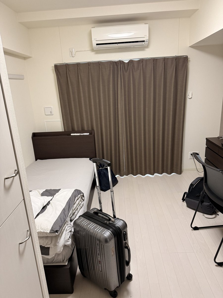 hiro_hiro0703's tweet photo. 部屋は狭いけど、自分のアパートより豪華（笑） https://t.co/Up8OWKV2tQ