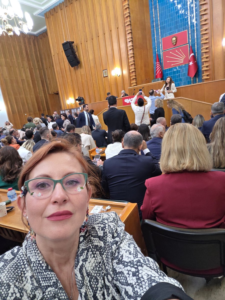 guldematabay's tweet photo. Yerimizi aldık. Seçilmiş Genel Başkan'ımızın haftalık konuşmasını bekliyoruz. https://t.co/t8NqixOrsG