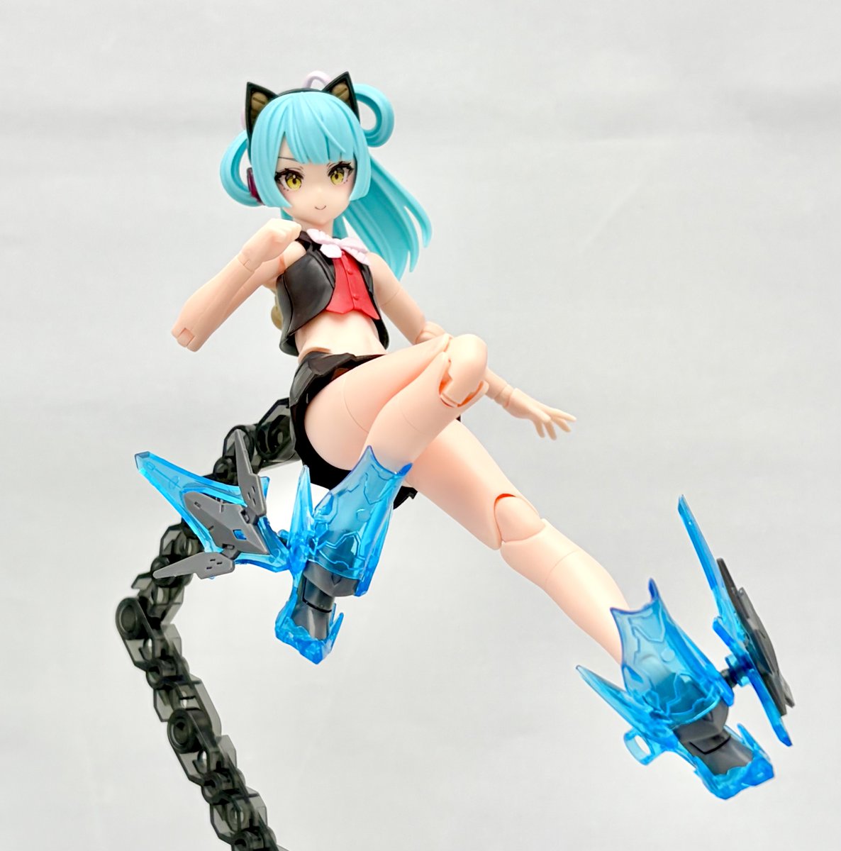 kotobukiya_npb's tweet photo. 【コトブキヤ日本橋3F】サンプル情報：2026年6月発売予定「メカサプライ34 ホロニックヘッドドレス＆ホロニックハイヒール グレーVer.」（税込￥1,760）のサンプルが到着いたしました！
美少女キャラクターモデル向けの改造パーツ、ヘッドドレスとハイヒールのセットが登場！
#MSG https://t.co/1wgI1ut9u0