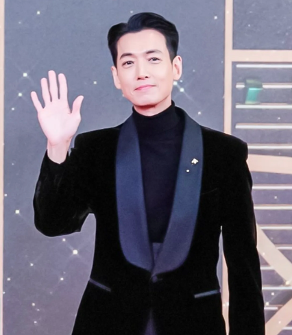 AboutMusicYT's tweet photo. Girls Generation's Sooyoung and Jung Kyung Ho have reportedly broken up after 14 years of dating. https://t.co/TREZneUsvr