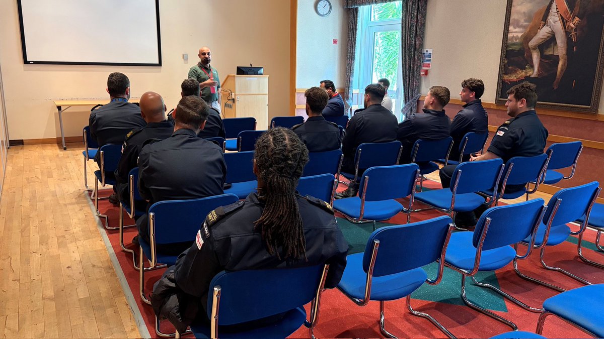RN_engineers's tweet photo. Royal Navy engineers from FSU Archimedes &amp; Brunel teamed up with @LloydsBank at HMNB Portsmouth to boost financial savvy 🚢💷

Interactive sessions on budgeting, credit, mortgages &amp; debt + a visit to @HMSDauntless highlighted the link between wellbeing &amp; operational effectiveness https://t.co/MbS2sh7u8W