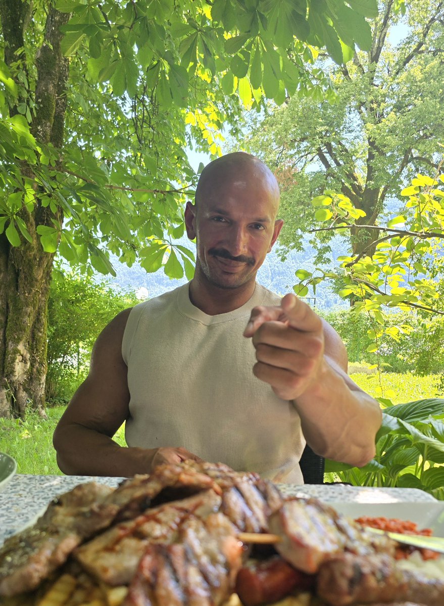 SamaHoole's tweet photo. People love to tell me my information is dangerous. That it ought to be keeping me up at night.

So let's step back and have a proper look at the crime.

I am telling people to eat more red meat. The most nutrient-dense food on the planet. The food that carried our species through 2.5 million years without once managing to produce a heart disease epidemic, and built the human brain while it was at it.

And to maybe ease off the rancid seed oils that turned up, by sheer coincidence, at the precise moment the heart attacks did.

Truly reckless stuff. Lock me up.

I sleep like a baby.