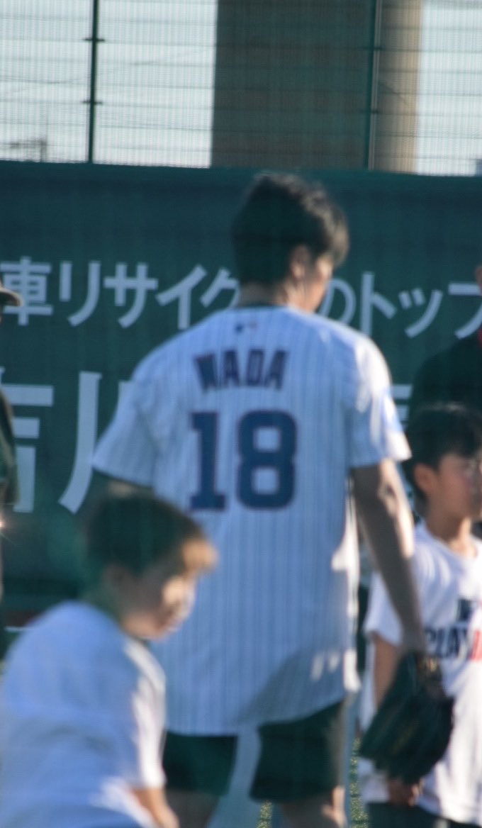 edae21's tweet photo. そして18の背番号見れて感動したのですが、全てピント合わず唯一撮れたのこれでさらに絶句！なーんーでーーーーー😇
思い出はプライスレスという事で。

2026年6月7日　タマホームスタジアム筑後
#和田毅 https://t.co/BruPE45CuO