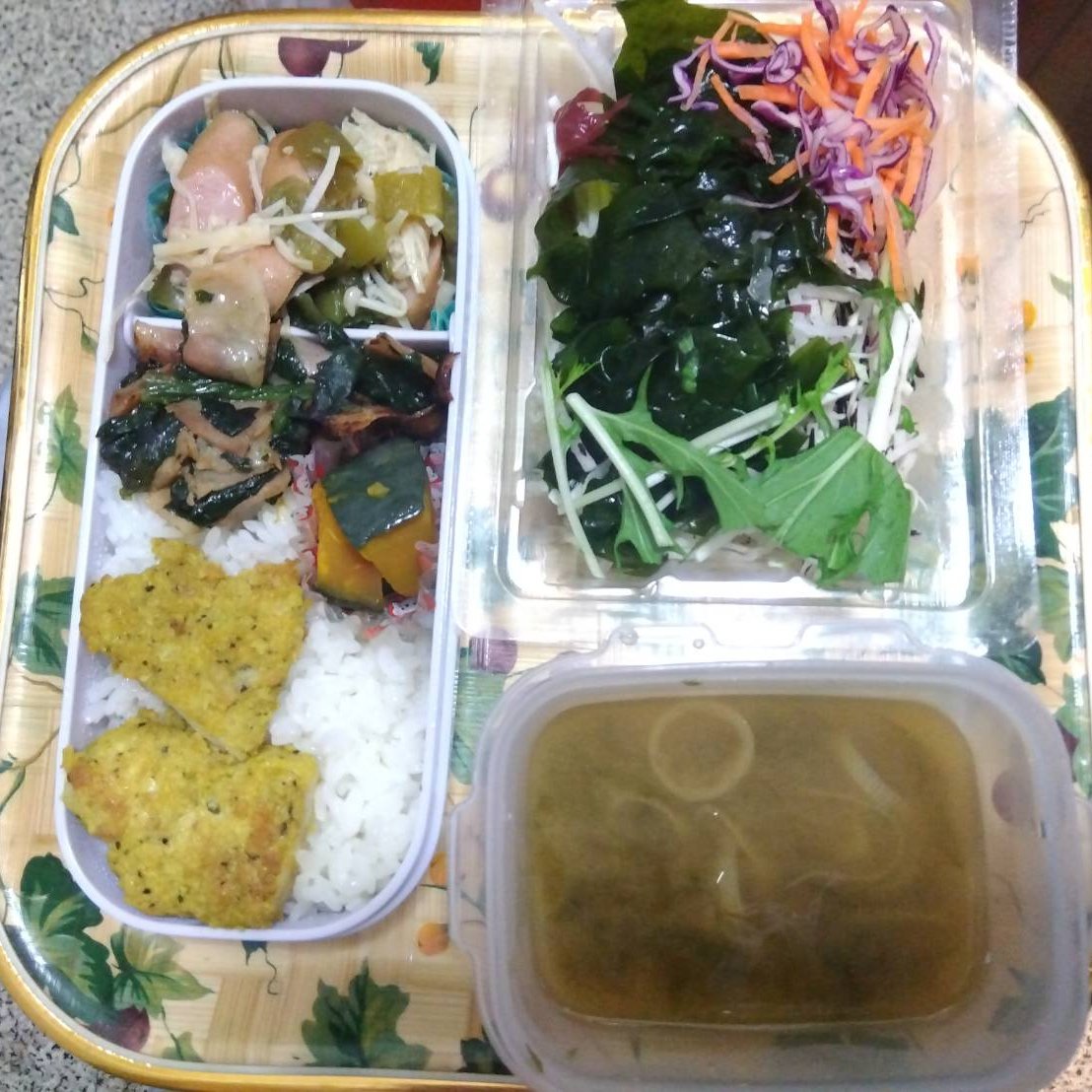 mayuseapo3a's tweet photo. #まゆランチ #お弁当作り楽しもう部

サラダ
お味噌汁
ごはん
カレー風味鶏むね
ほうれん草のバター炒め
かぼちゃの煮物
ウィンナーとピーマンの塩炒め https://t.co/DSDuTw2oEp