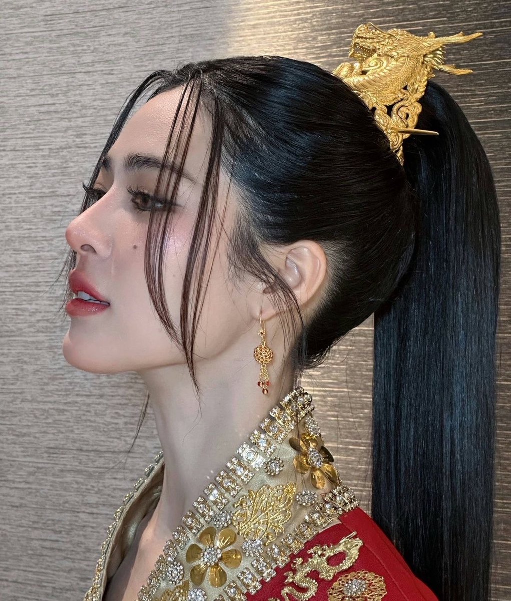 gumiru_lala's tweet photo. สันกรามบาดตาบาดใจหนูมากค่ะเฮียให้เลยคนที่มุมข้างสวยที่สุดนะ https://t.co/krz79xRBHZ
