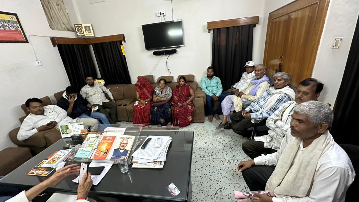 ishrikantC's tweet photo. आज मैहर विधायक कार्यालय में आमजन से आत्मीय मुलाकात कर उनकी समस्याओं एवं सुझावों को गंभीरतापूर्वक सुना तथा संबंधित विषयों पर चर्चा की।

आमजन के विश्वास एवं सहयोग से ही बेहतर मैहर का निर्माण होगा।

@BJP4MP @DrMohanYadav51 @Hkhandelwal1964 https://t.co/UWi8OcylSz