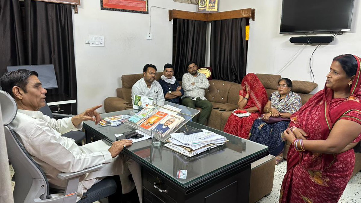 ishrikantC's tweet photo. आज मैहर विधायक कार्यालय में आमजन से आत्मीय मुलाकात कर उनकी समस्याओं एवं सुझावों को गंभीरतापूर्वक सुना तथा संबंधित विषयों पर चर्चा की।

आमजन के विश्वास एवं सहयोग से ही बेहतर मैहर का निर्माण होगा।

@BJP4MP @DrMohanYadav51 @Hkhandelwal1964 https://t.co/UWi8OcylSz