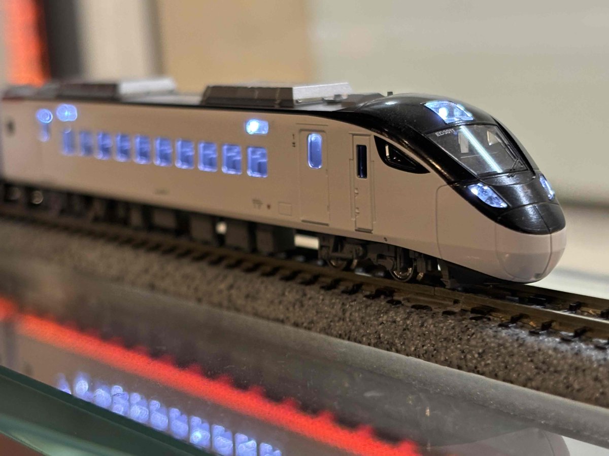 katoshoposaka's tweet photo. 【今日は何の日？】
本日6月9日は台湾の鉄道の日、#鐵路節  です！
台鉄の最新形特急電車EMU3000（赤）（緑）を
6両基本セット（室内灯取付済）￥35,200
4両増結セット（室内灯取付済）￥30,800
にて販売中！

E500型電気機関車によるPP自強号も8月発売予定です！ https://t.co/0pb1nfngDn