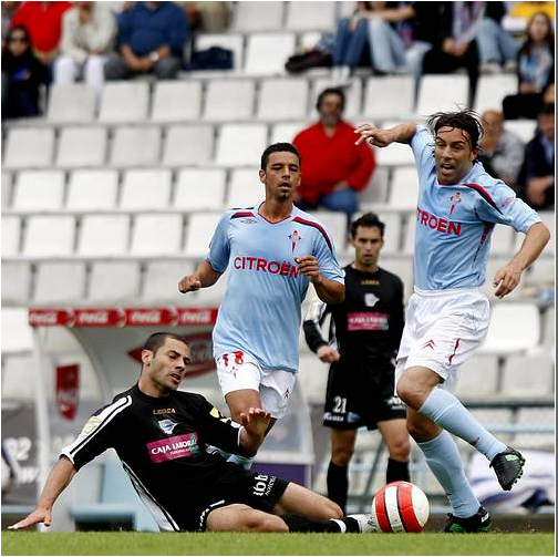 MCeleste1923's tweet photo. Cúmprense 1⃣8⃣ anos dun LAMENTABLE partido dos xogadores do @RCCelta en Balaidos que acabou provocando o descenso a 2ªB do @racingferrolsad. 

O @Alaves acababa remontando (2-3) e condeaba ó equipo ferrolán á categoría de bronce.

Canobbio e Núñez foran os goleadores dun indigno partido celeste.

Volvemos a pedir perdón a todo o racinguismo.

📸X.C.G-LaVoz