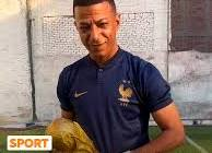 NEMEMBOUCANEPAS's tweet photo. Quel âne M ' Bappé 
#KylianMATuée
#TeamParieur https://t.co/r9wVr1JCHM