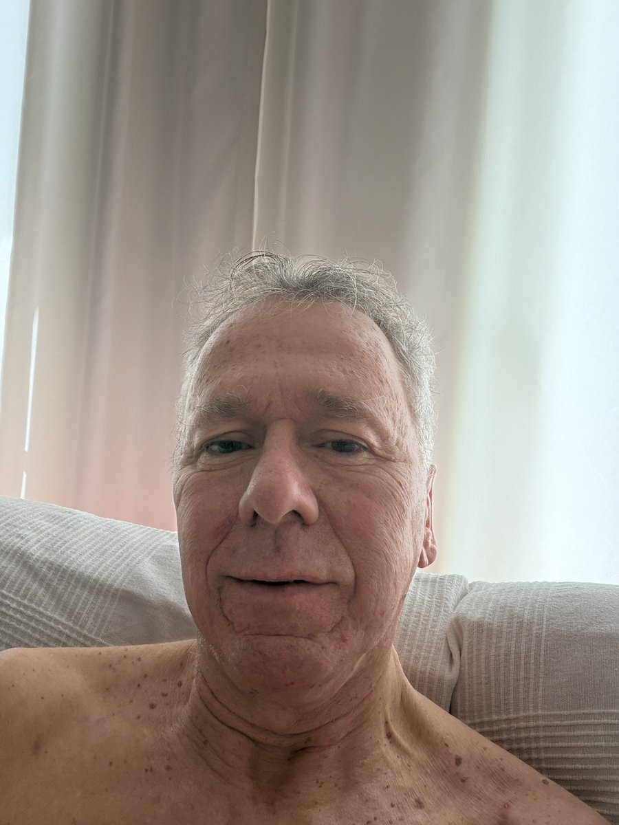 Bhenth's tweet photo. Jag tycker alltid jag ser naken ut utan skägg när jag har haft skägg länge, men det är skönt att ta bort det ibland..￼ https://t.co/J3ymljljMW