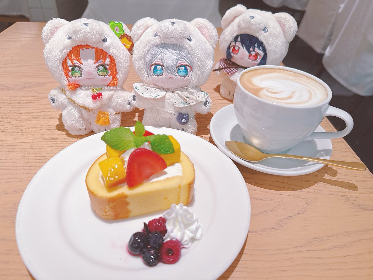 iznu_11O2_'s tweet photo. イベントお疲れ様ケーキ🍰☕️ 𓈒𓏸 https://t.co/t2xgLhS8tG