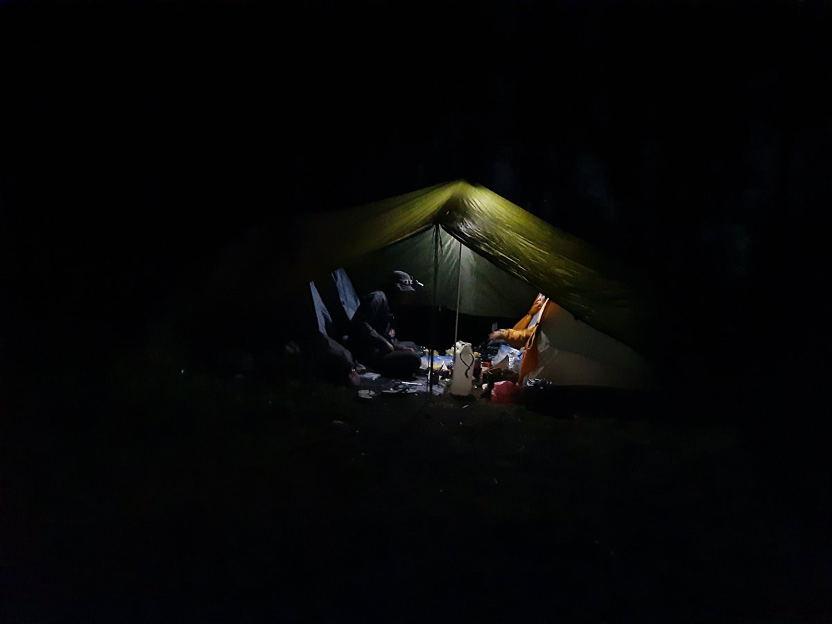 sofyanaris18's tweet photo. Next kalau naik lewat purwosari, camp di alas lali jiwo lagi aja. Selain summitnya gk terlalu jauh, suasananya sepi&amp;menenangkan, minusnya cuma dri bawah harus bawa air minimal 4,5l/orang dan menempur perjalanan kurang lebih 9-10 jam 😅 https://t.co/qGAm8PIe5Z